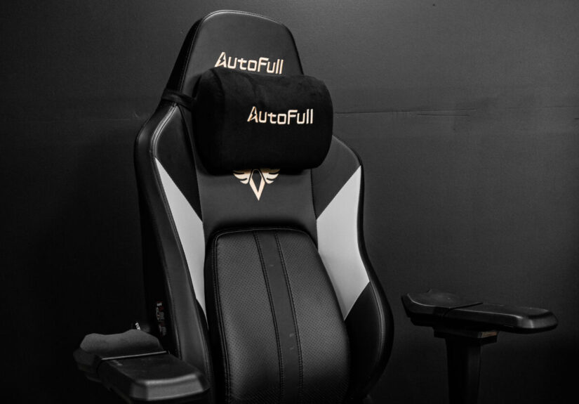 Autofull M6 black and white chair with a pillow on it